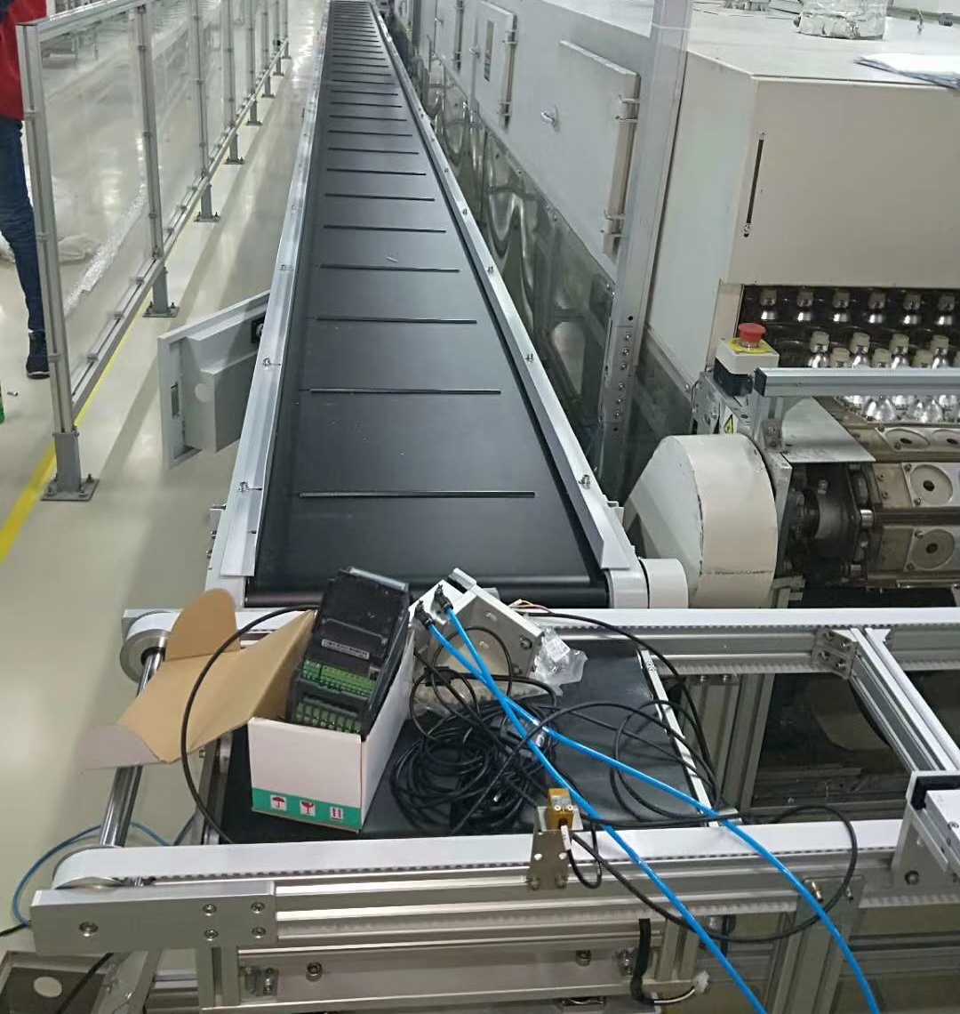 安裝中的陜西皮帶輸送機.jpg 安裝中的陜西皮帶輸送機.jpg